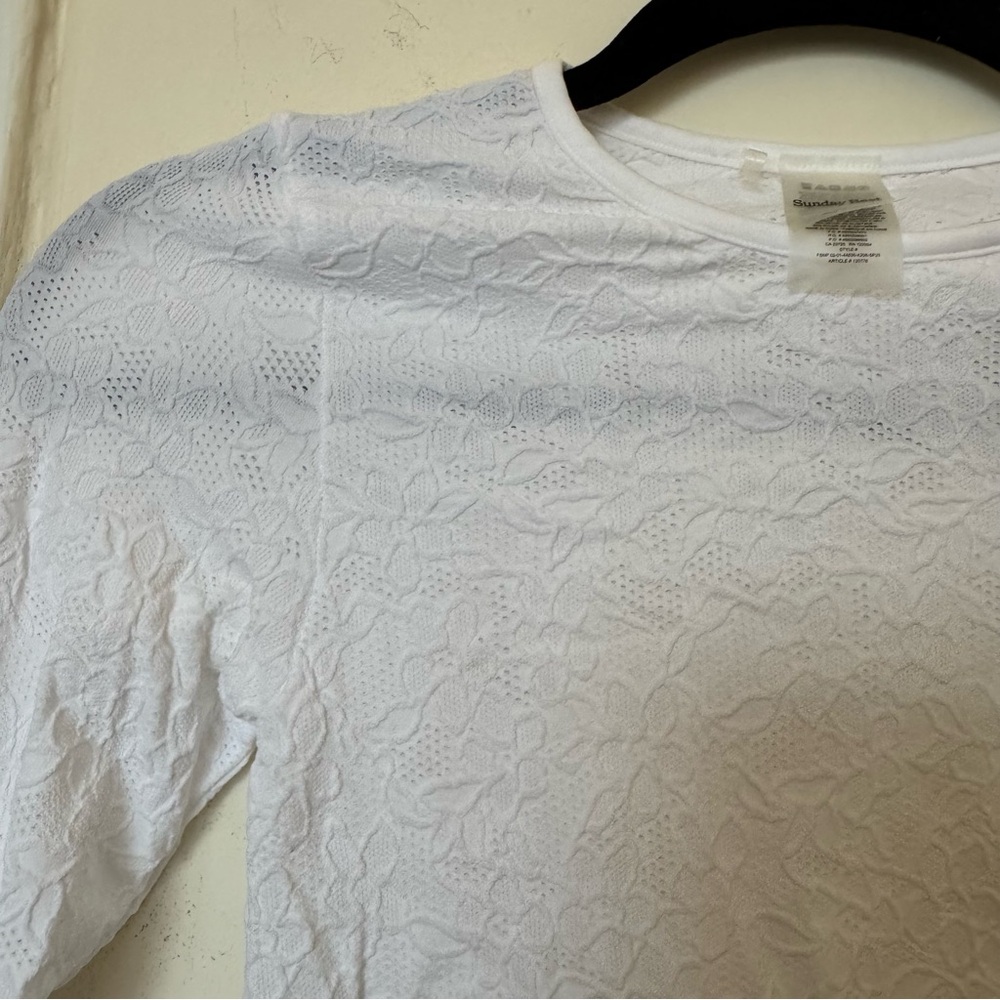 Aritzia Sunday Best White Floral Textured Long Sleeve - Picture 5 of 6